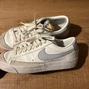 Nike blazers low top